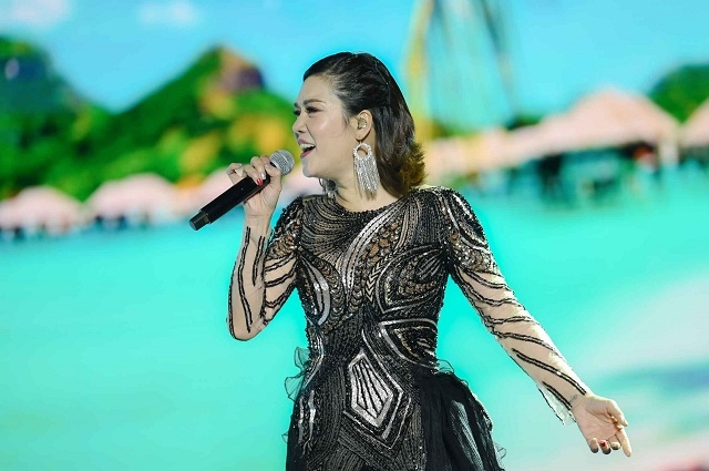 Thu Phương sở hữu giọng hát đầy khắc khoải, nồng nàn.