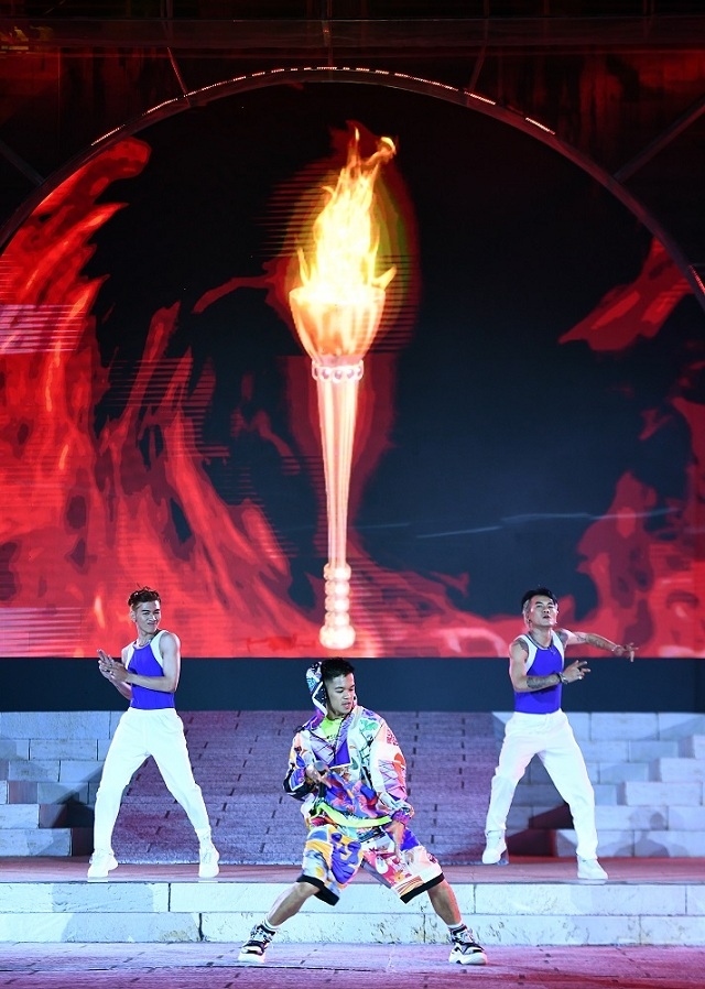 Quán quân Việt Nam Idol 2015 Trọng Hiếu.