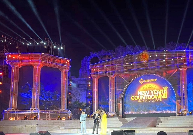 Sân khấu Đại tiệc thần ánh sáng khép lại với màn trình diễn tứ ca được thể hiện bởi Soobin Hoàng Sơn, Trọng Hiếu, Bùi Lan Hương và Đinh Hương.