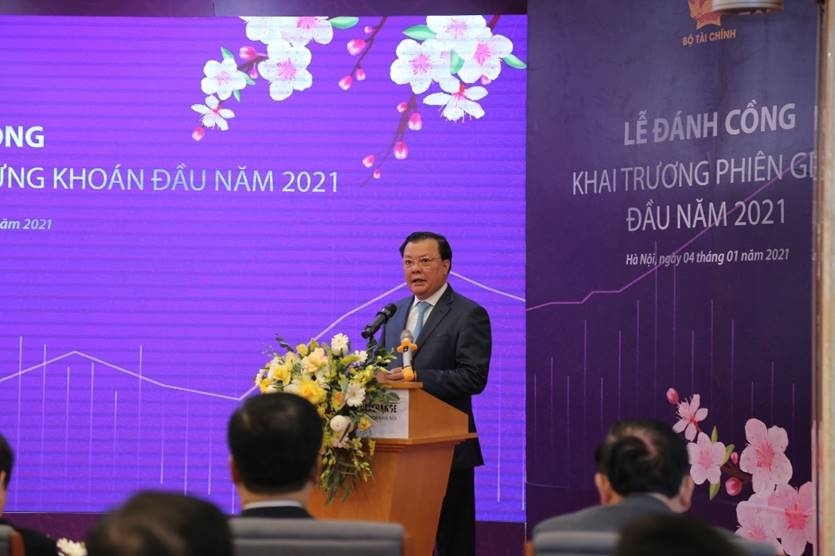Bộ trưởng Bộ Tài chính Đinh Tiến Dũng phát biểu tại lễ đánh cồng khai trương phiên giao dịch đầu năm 2021 tại HNX