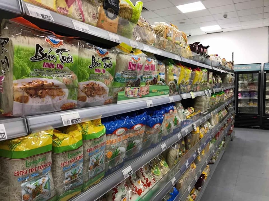 Hàng Việt được bán trên quầy siêu thị Vương Quốc Anh.