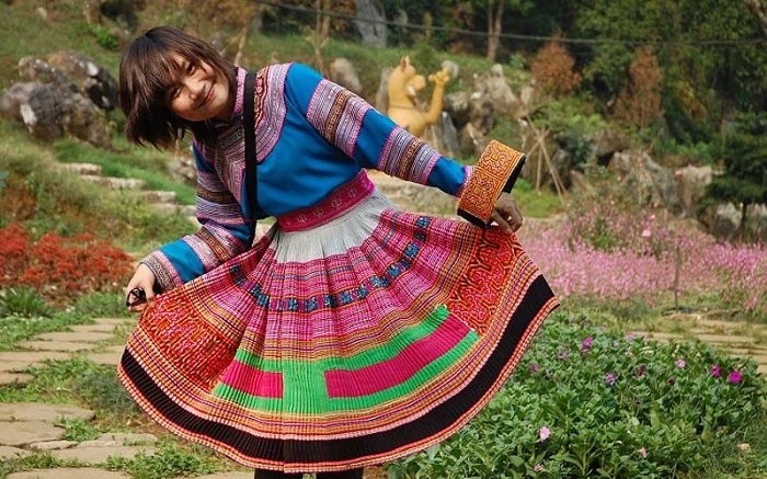 Váy thổ cẩm là sản phẩm được khách hàng ưa chuộng.