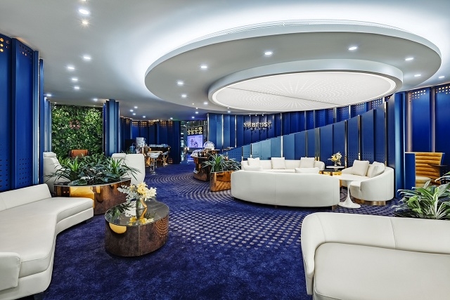 SHB First Club gây ấn tượng mạnh với không gian tổng hòa của sự sang trọng thời thượng với President Suite, phòng hút Cigar riêng tư, khu massage giữa vườn cây, khu làm việc biệt lập, tầm nhìn ra đường băng.