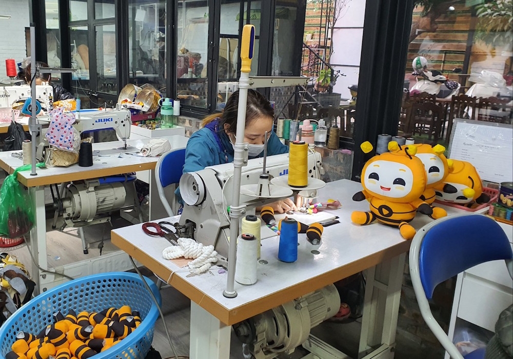 Kym Việt đang nghiên cứu sản xuất thú nhồi bông biết tương tác với người dùng.