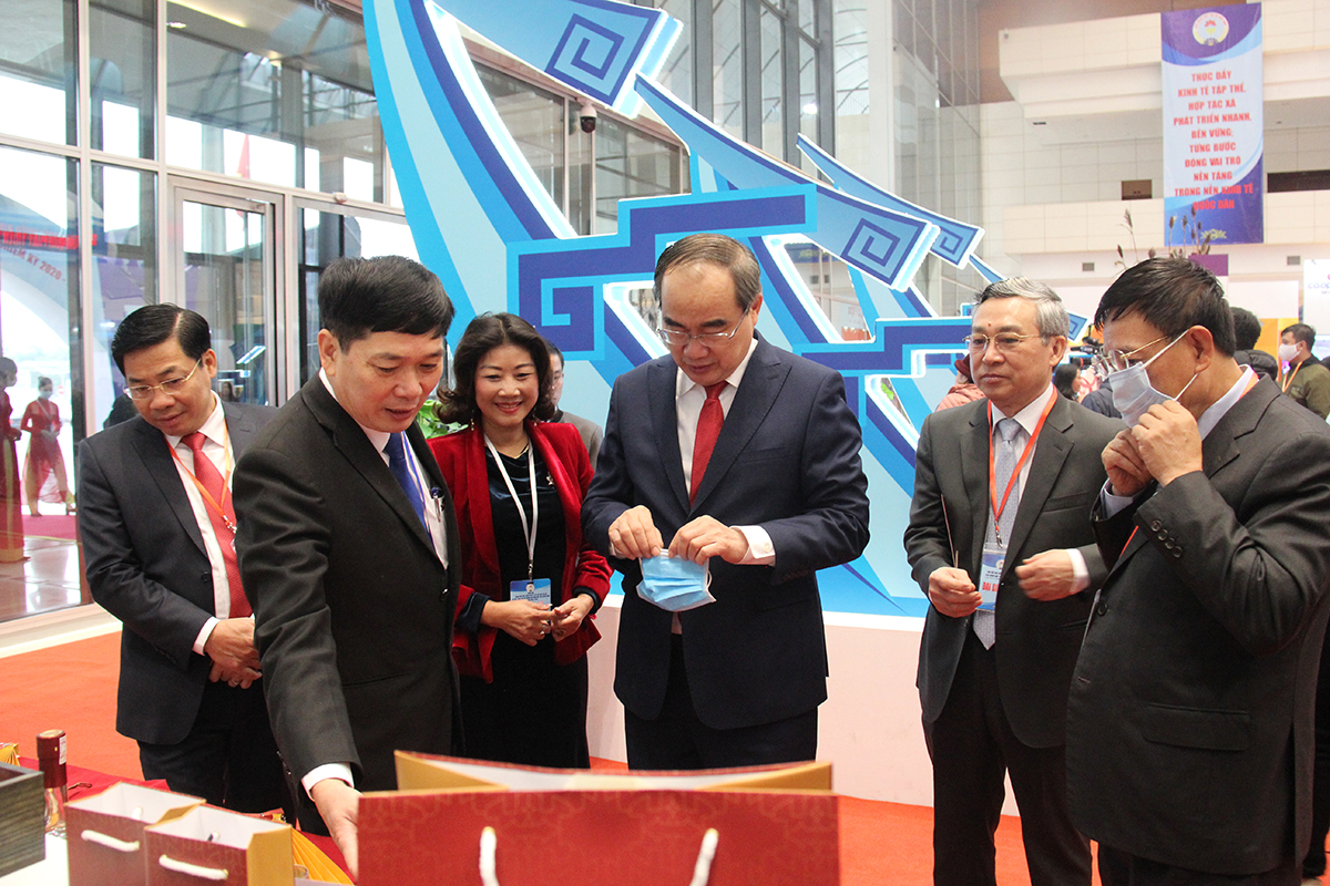 Phó Chủ tịch Liên minh HTX Việt Nam Lê Văn Nghị giới thiệu