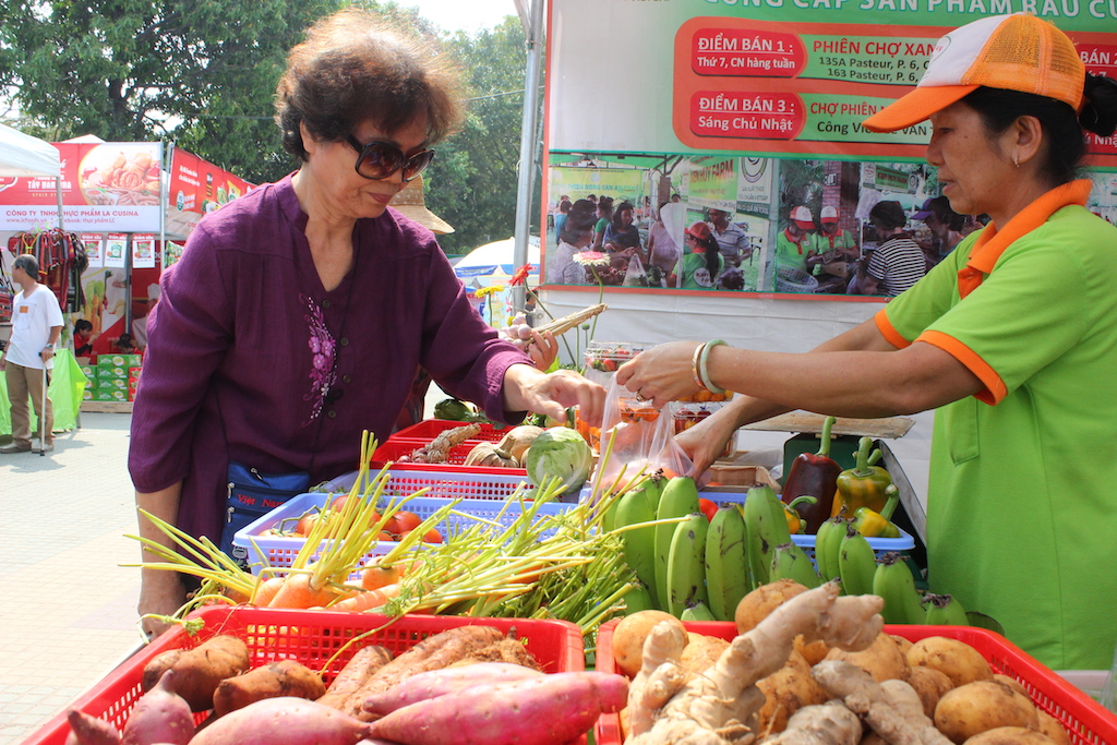Rất cần tăng sức chống chịu cho các tiểu thương trước nhiều khó khăn tồn đọng.
