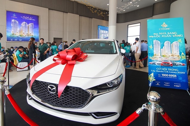 Xe Mazda 3 1.5 Luxury 2020 là món quà tri ân dành cho khách hàng sở hữu căn hộ Bien Hoa Universe Complex, nằm trong chương trình “Mua nhà sang đón lộc xuân vàng”.