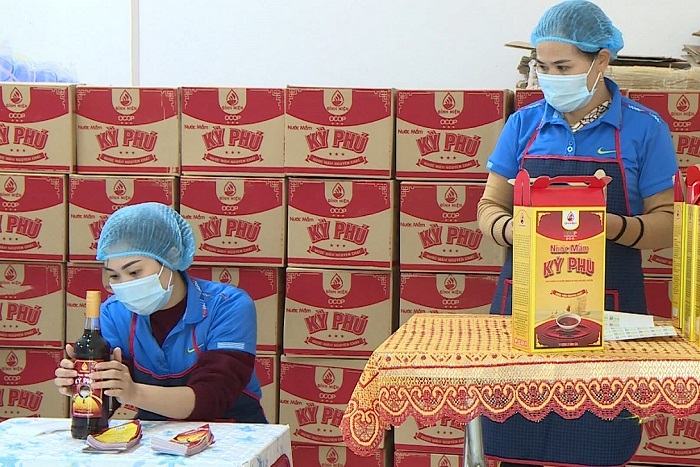 Khu vực đóng gói sản phẩm của HTX Kỳ Phú.