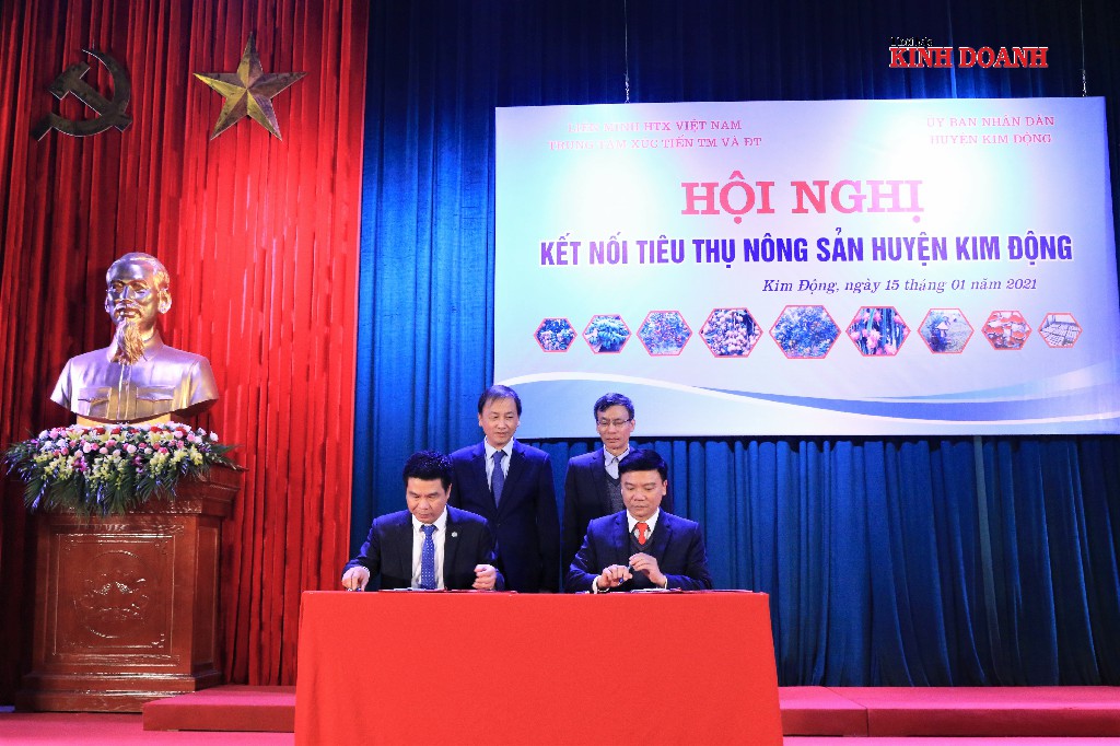 Buổi ký kết ghi nhớ hợp tác giữa UBND huyện Kim Động (Hưng Yên) và Trung tâm xúc tiến thương mại và đầu tư (Liên minh HTX Việt Nam) dưới sự chứng kiến của lãnh đạo tỉnh, huyện.