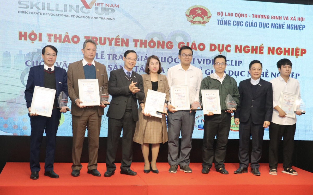 Tổng cục Giáo dục nghề nghiệp trao giải cuộc thi sáng tác ca khúc và video về giáo dục nghề nghiệp.