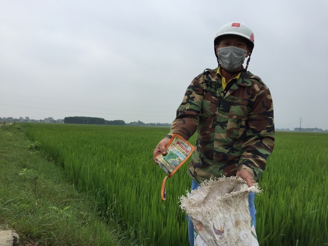 Thu gom vỏ thuốc bảo vệ thực vật giúp làm sạch đồng ruộng.