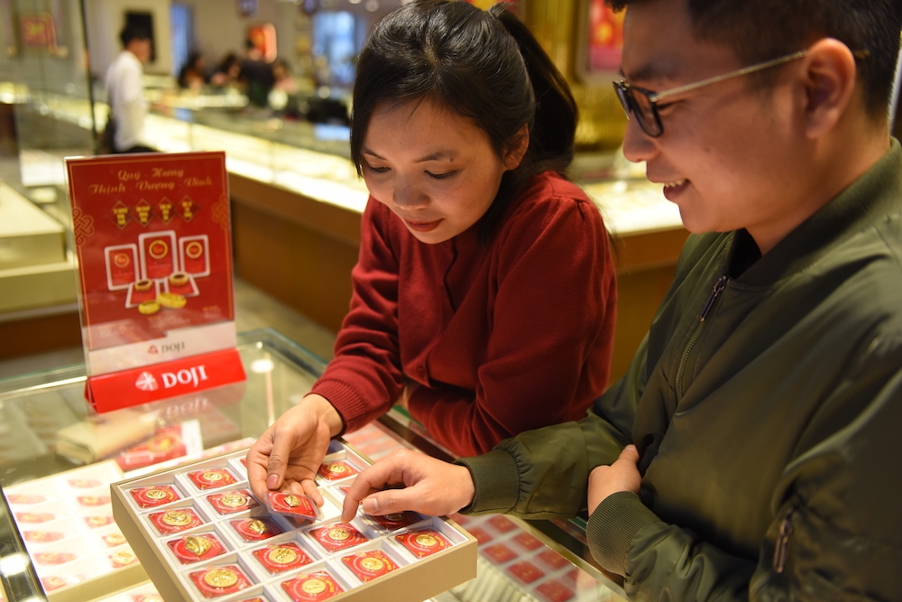 Giá vàng SJC niêm yết tại các doanh nghiệp kinh doanh vàng đồng loạt giảm.