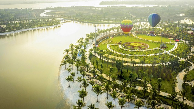 Dù nền kinh tế chứng lại trong năm 2020, Vinhomes vẫn là cánh chim đầu đàn đưa bất động sản vượt bão Covid 19.