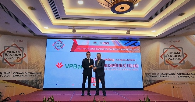 VPBank nhận giải thưởng Ngân hàng Chuyển đổi số tiêu biểu năm thứ 3 liên tiếp.