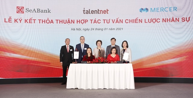 Lễ ký kết thỏa thuận hợp tác phát triển năng lực lãnh đạo giữa SeABank và talentnet Mercer.
