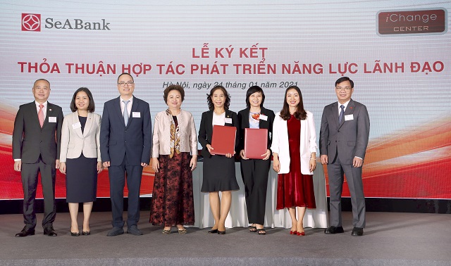 Lễ ký kết thỏa thuận hợp tác phát triển năng lực lãnh đạo giữa SeABank và iChange Center.