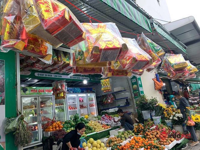 Sức mua tại chợ dân sinh HH Linh Đàm trước Tết ông Công ông Táo 2 ngày giảm mạnh so với cùng thời điểm năm ngoái.