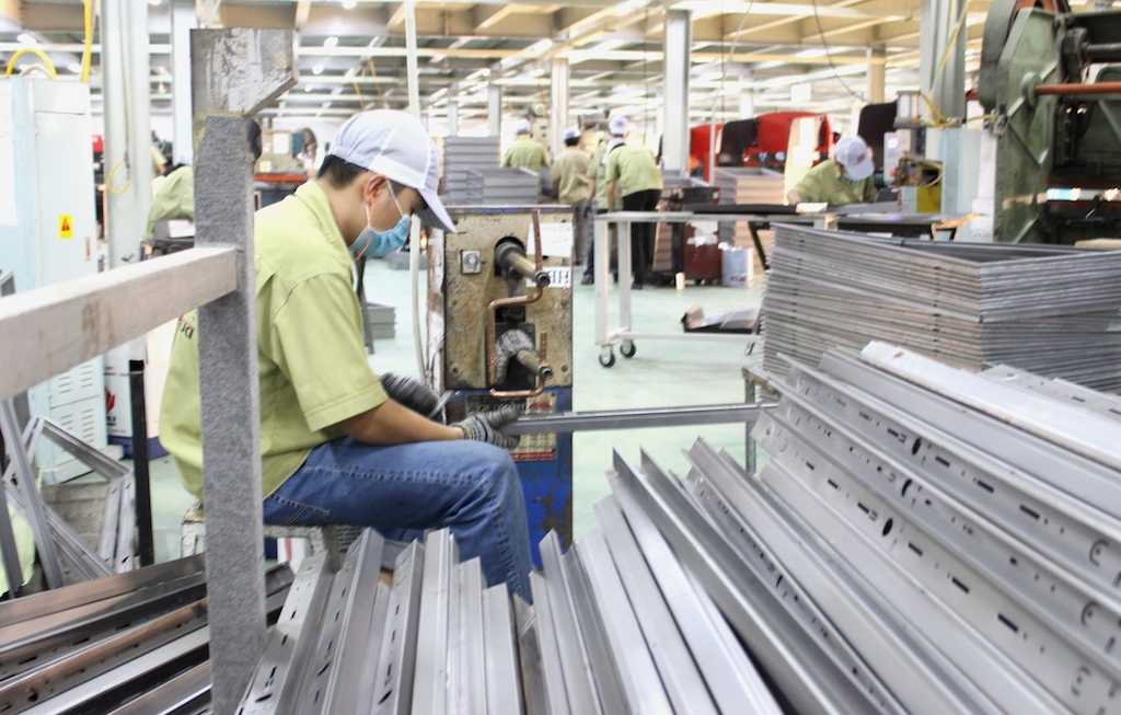 Dịch Covid-19 tái bùng phát đang đòi hỏi các DN sản xuất cần tiếp tục tái cấu trúc để “tự cứu mình”.