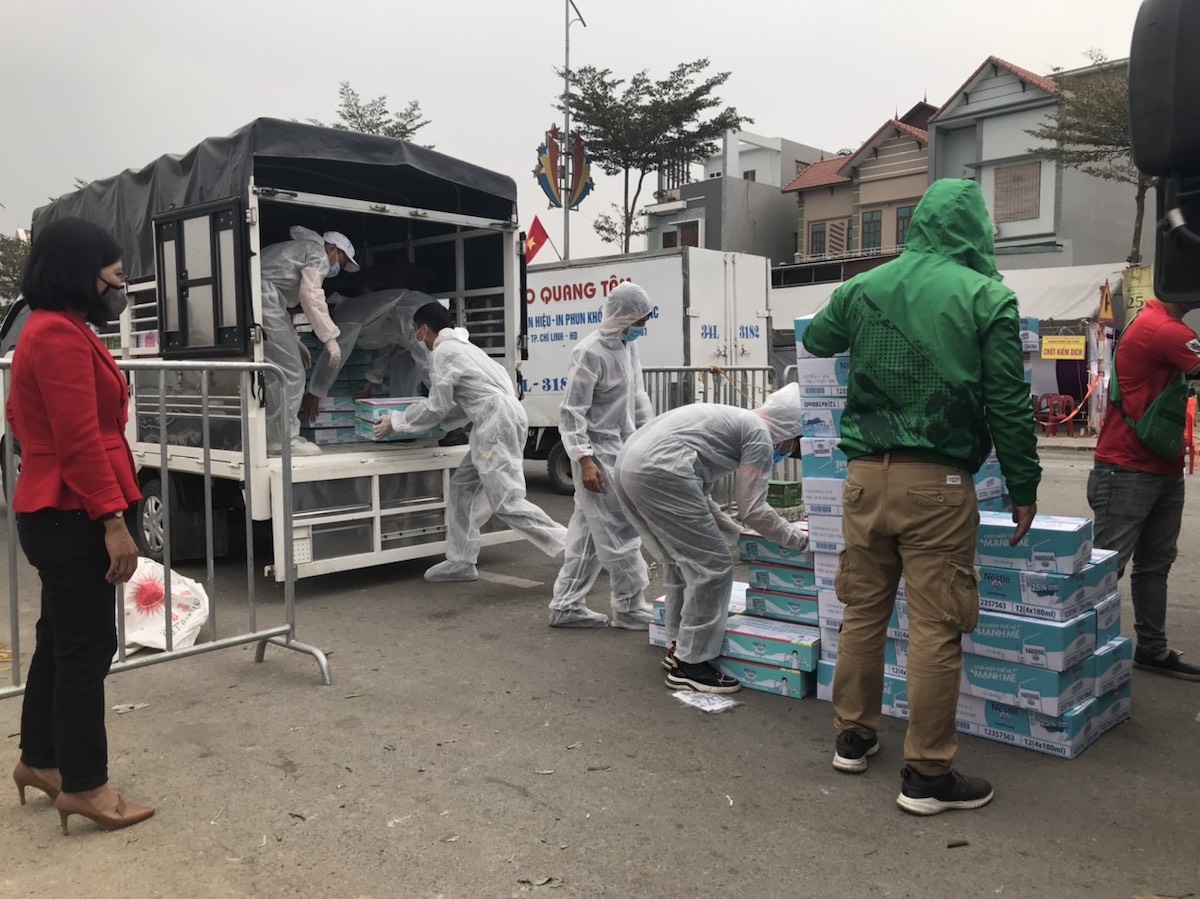 Các sản phẩm dinh dưỡng và đồ uống của Nestlé kịp thời chuyển đến các trung tâm cách ly tập trung, các bệnh viện dã chiến và các khu vực dân cư đang bị cách ly tại Hải Dương.