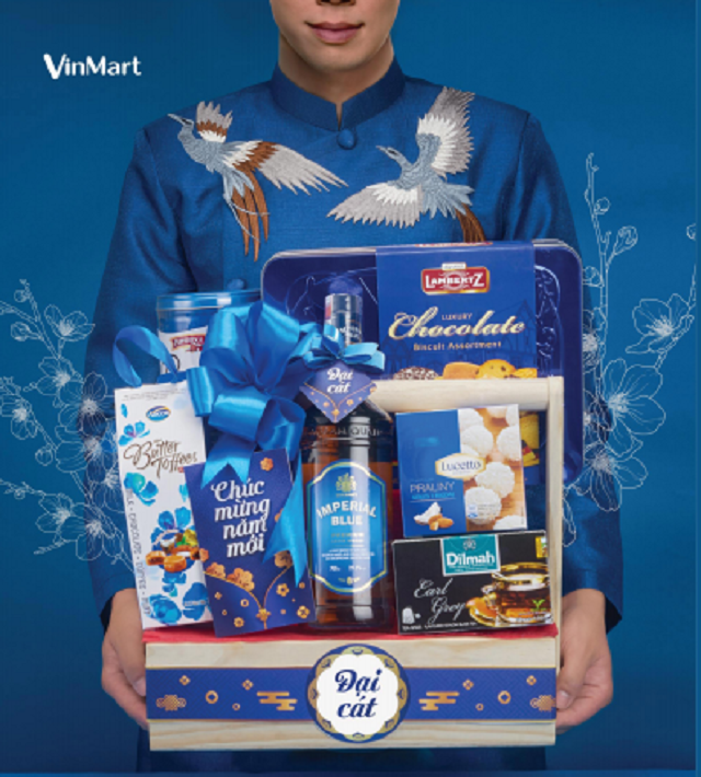 Các giỏ quà Tết theo phong thuỷ tại VinMart và VinMart “đắt khách”.