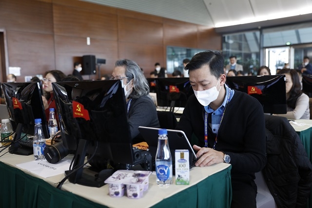 Các sản phẩm như nước, sữa, sữa chua Vinamilk phục vụ cho các phóng viên tác nghiệp 24/24 tại Trung tâm báo chí trong thời gian diễn ra Đại Hội Đảng toàn quốc lần thứ XIII.