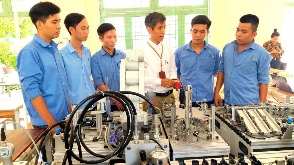 Chương trình hỗ trợ phát triển thị trường lao động phấn đấu giảm tỷ lệ thanh niên không có việc làm, không đi học hoặc không được đào tạo dưới 8%.