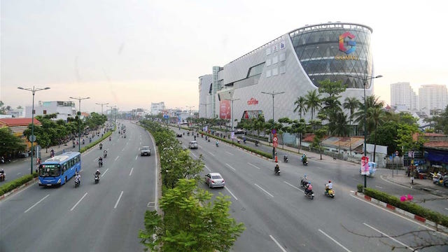 Bộ Xây dựng chỉ ra giá nhà đất năm 2020 tăng cao là do giới đầu cơ lọi dụng thông tin quy hoạch ở một số khu vực thổi giá .