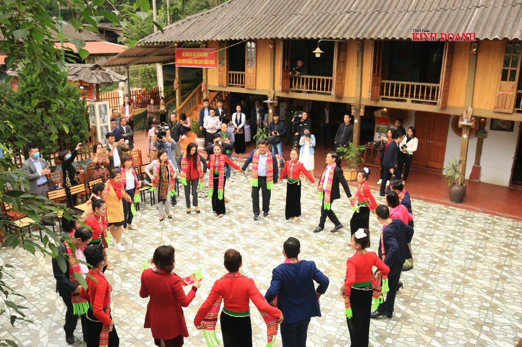 Điệu múa xòe của người Thái thường được tổ chức trong các lễ, tết quan trọng.