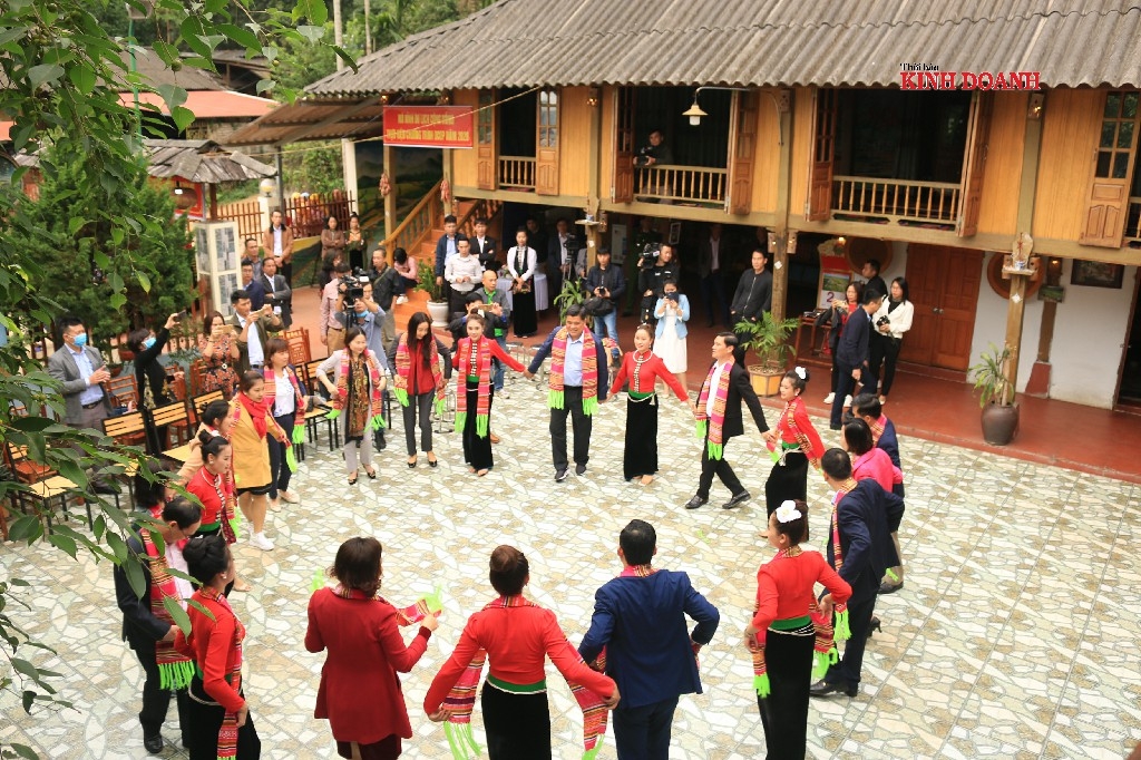 Điệu múa xòe của người Thái thường được tổ chức trong các lễ, tết quan trọng.