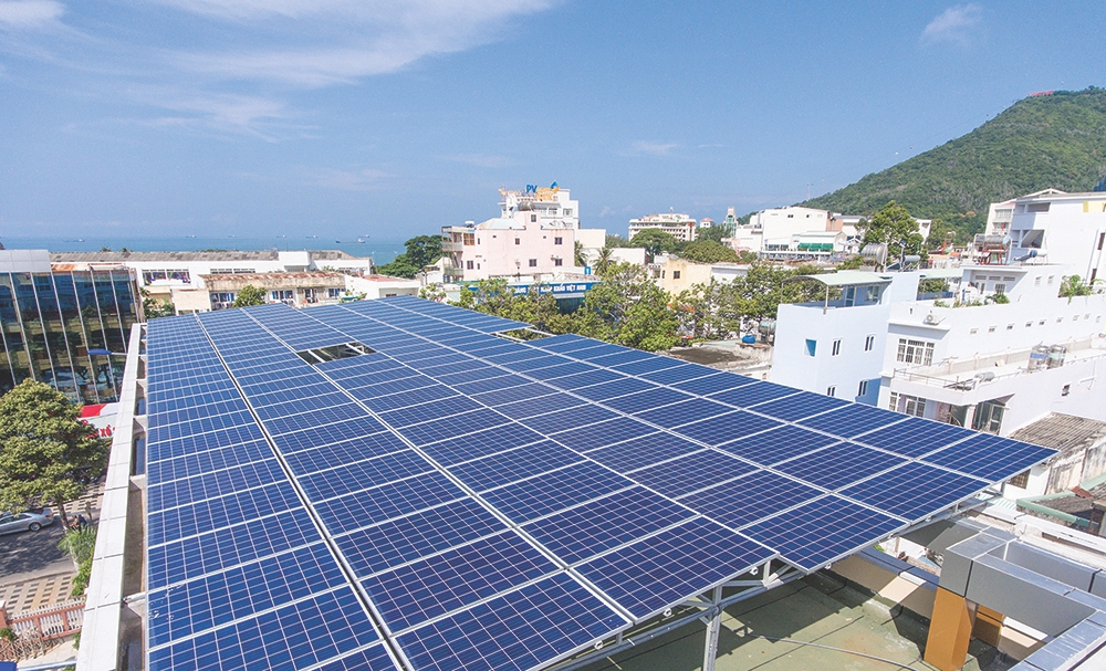 Việc phát triển nguồn điện mặt trời mái nhà không được kiểm soát phù hợp với nhu cầu sử dụng điện, đặc biệt vào tháng 12 năm 2020 gây khó khăn trong công tác vận hành hệ thống điện quốc gia.