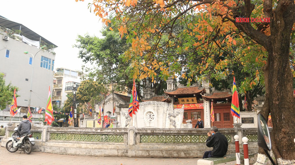 Sau Tết Nguyên đán Tân Sửu, đình, chùa đóng cửa im lìm vì dịch.