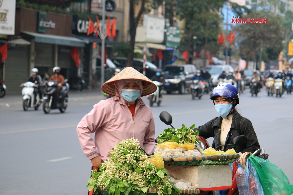 Lượng khách năm nay giảm do người dân không đi lễ chùa, hạn chế ra đường.