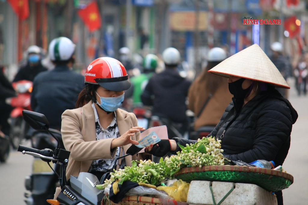 Mùa Covid, giao dịch mua bán cũng nhanh chóng và dễ tính hơn.