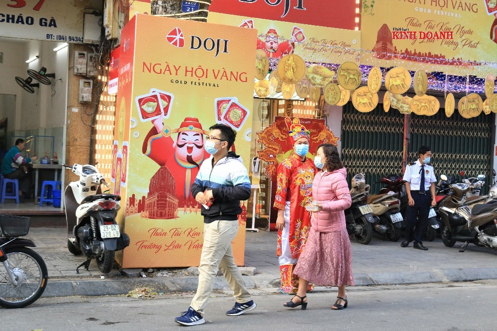 Giao dịch tại đơn vị này sôi động hơn thời điểm trước Tết. Tuy nhiên, vì tình hình dịch Covid-19 còn phức tạp nên lượng hàng được chuẩn bị sẽ ít hơn năm trước.