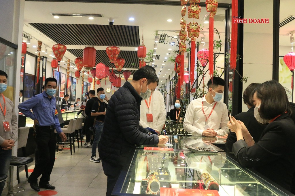 Do giá vàng năm nay khá cao nên nhiều khách hàng chỉ mua 1- 2 chỉ để cầu may.