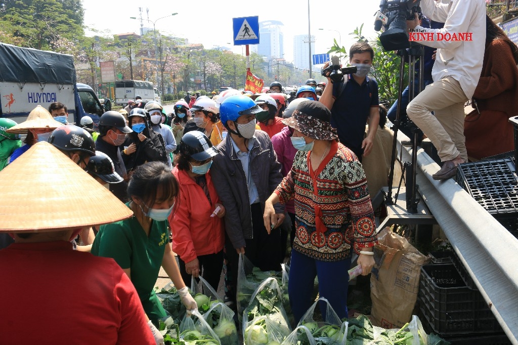 Người dân tự lấy hàng, trung thực thanh toán.