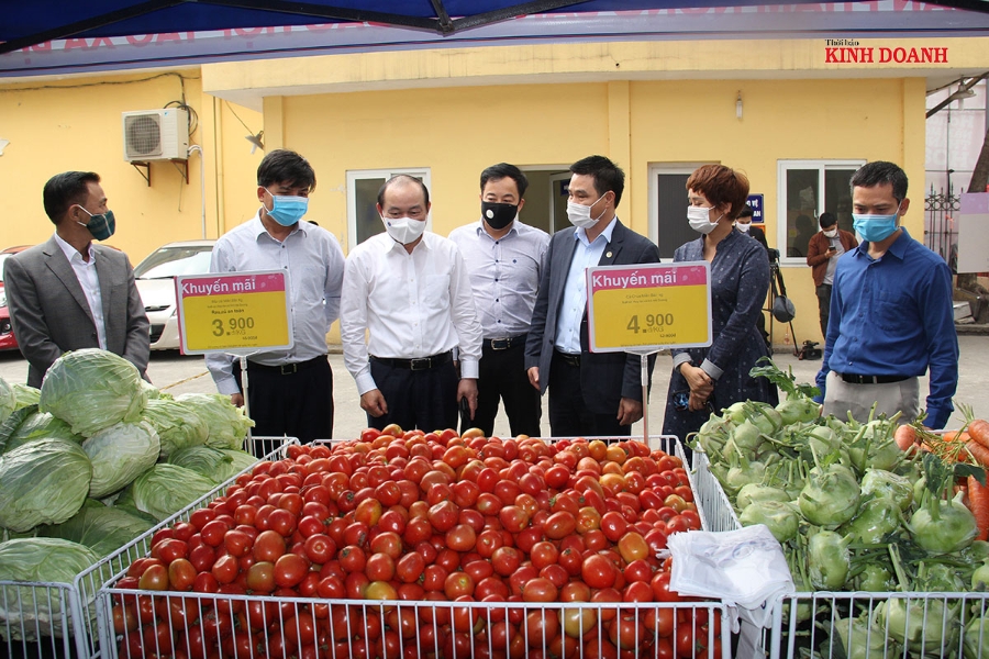 Hải Dương hiện có gần 100.000 tấn nông sản, trong đó các sản phẩm chủ lực là bắp cải, su hào, súp lơ, rau ăn lá, cà rốt... đang gặp khó khăn, cần giải cứu.