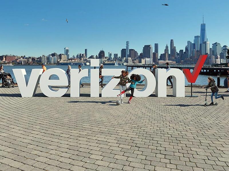 8. Verizon Communications (Hoa Kỳ) - 10,23 tỷ USDCông ty viễn thông của Mỹ có trụ sở chính tại New York. Facebook / Verizon