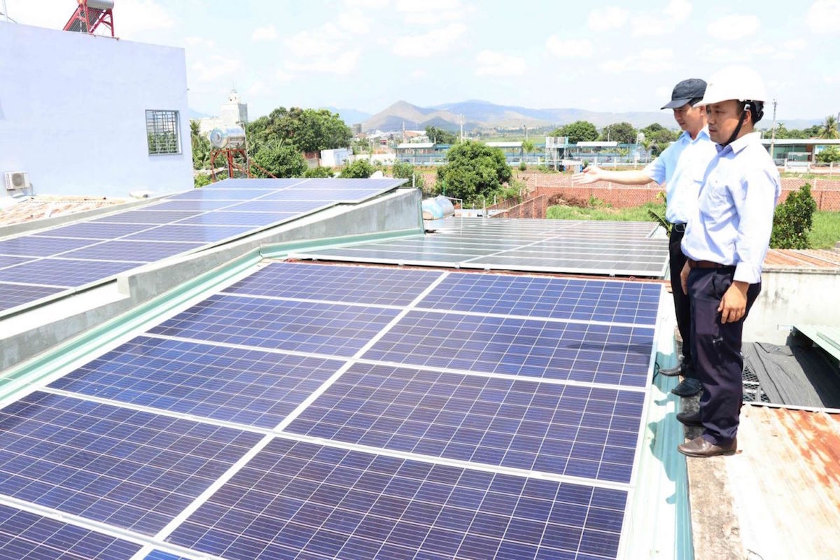 Do quá tải lưới truyền tải nên nhiều dự án điện mặt trời phải cắt giảm công suất.