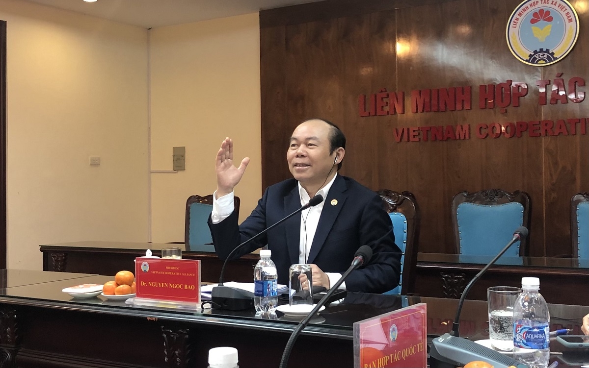 Chủ tịch Liên minh HTX Việt Nam Nguyễn Ngọc Bảo biểu quyết thông qua việc lùi thời gian tổ chức bầu cử ban lãnh đạo ICA-AP dự kiến vào 30/11/2021.