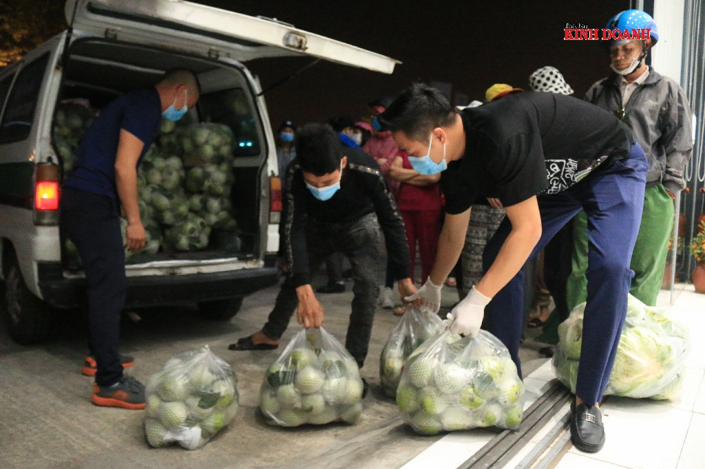 Toàn bộ nhân viên showroom sẵn sàng bỏ ngày công, hỗ trợ giải cứu nông sản.