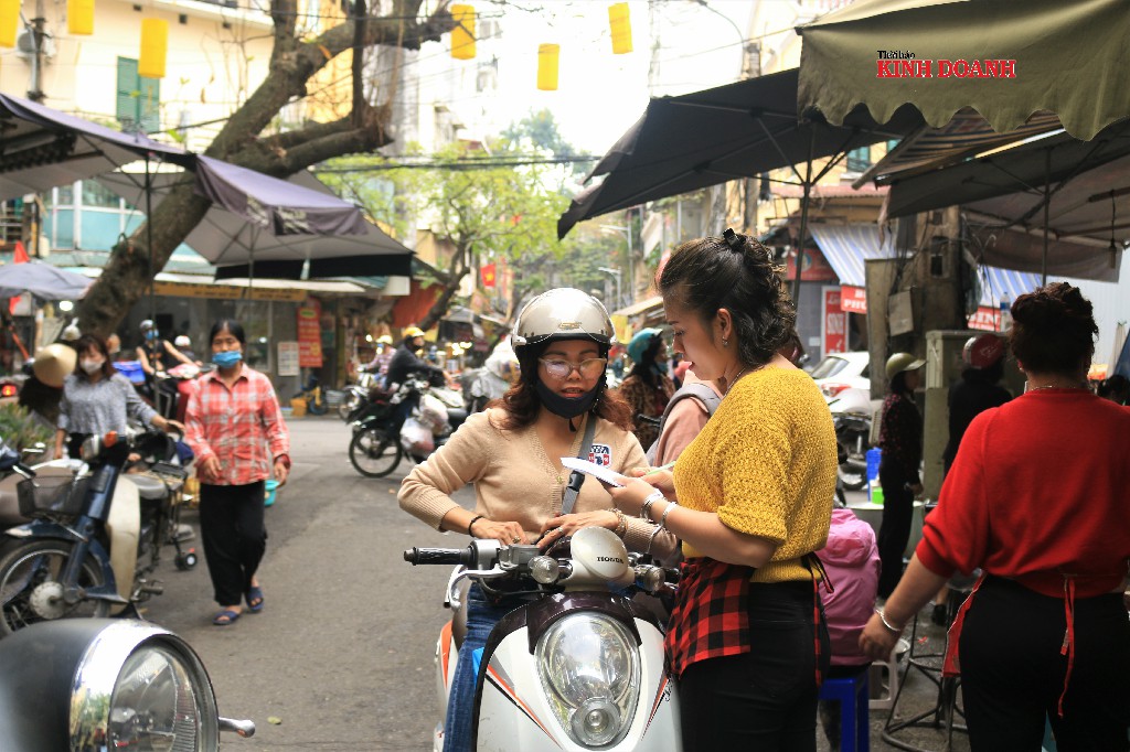 Khách liên tục đặt hàng, ship tận nơi.