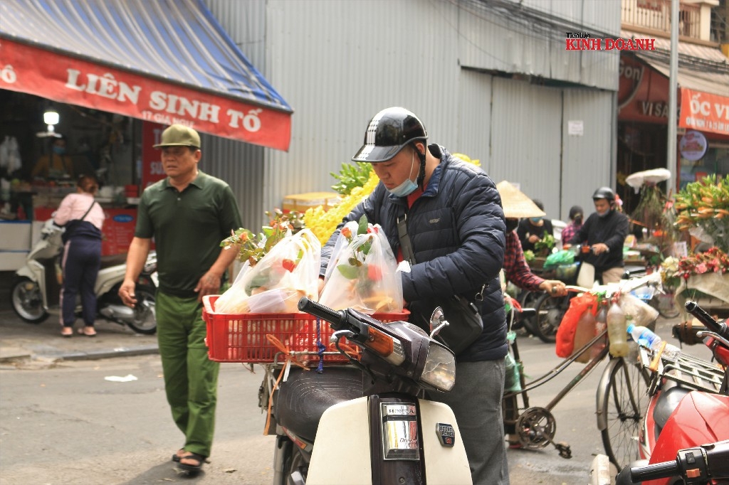 Những ngày lễ, Tết là những ngày vất vả nhưng kiếm tiền tốt với shipper.