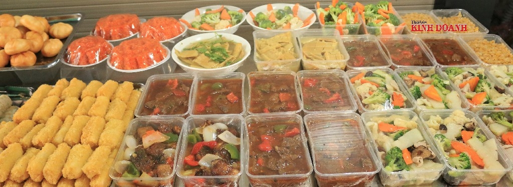 Các món ăn chế biến sẵn cũng đắt hàng không kém.