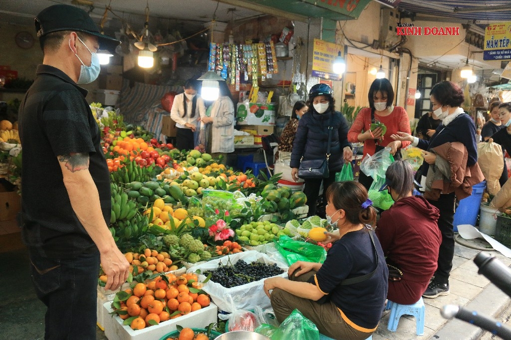 Giá các loại trái cây đồng loạt tăng 5.000-10.000 đồng/kg, sức mua tăng 10 lần.