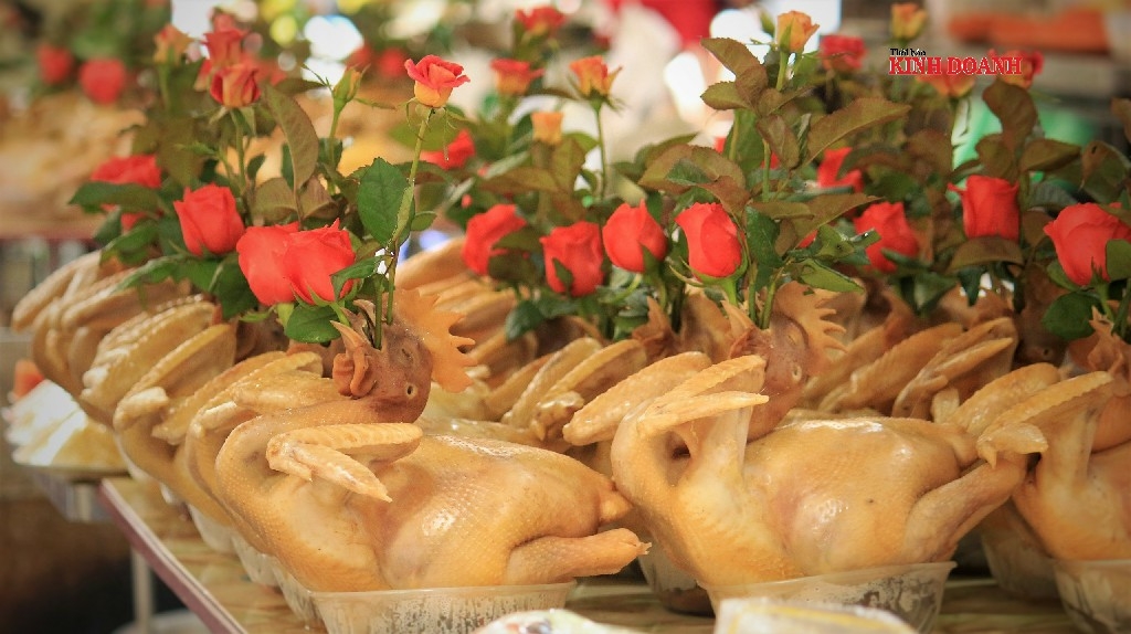 Một con gà 1,5-2,5kg có giá dao động khoảng 400.000-600.000 đồng.