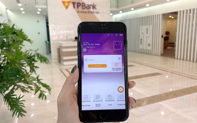 Vài năm trở lại đây, cuộc chiến 0 đồng phí dịch vụ của các nhà băng trở nên ngày càng gay cấn hơn bao giờ hết. (Ảnh: TP)
