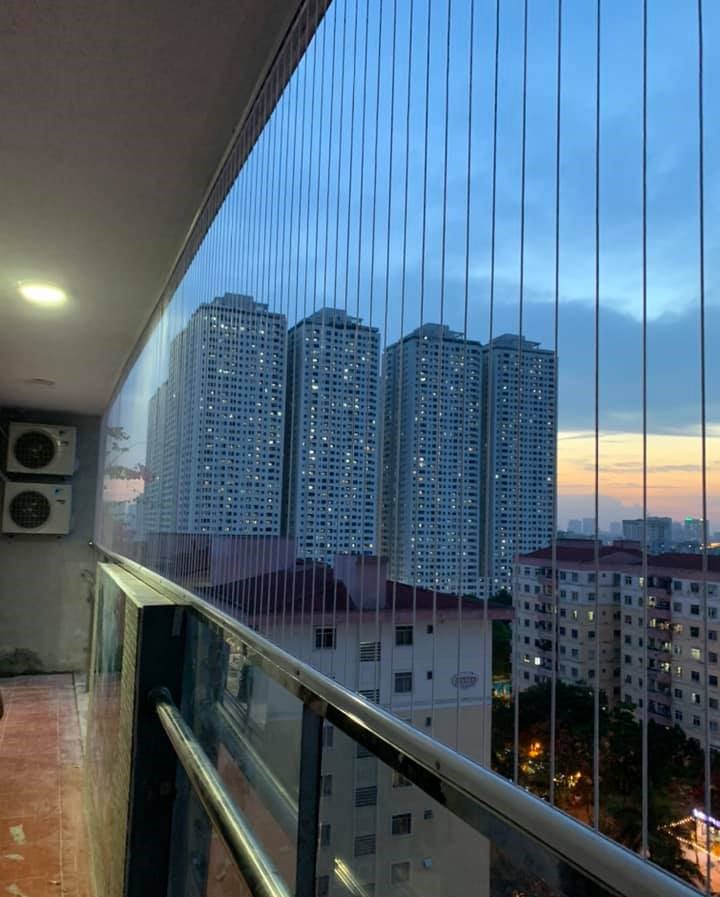 Trong trường hợp hỏa hoạn, người dân có thể dùng kìm cắt lưới để thoát nạn.