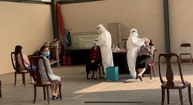 Chi nhánh đã chủ động phối hợp với Bệnh viện Nhi Trung ương tổ chức lấy mẫu xét nghiệm Covid-19 cho toàn bộ cán bộ nhân viên và người lao động tại Chi nhánh.