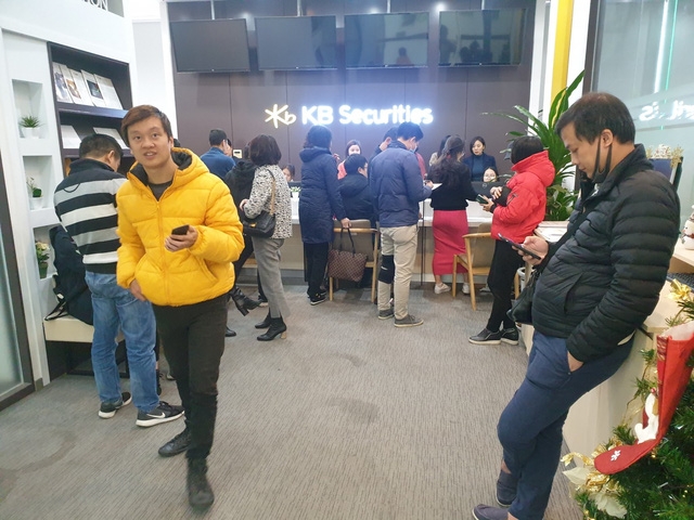 Số tài khoản nhà đầu tư cá nhân mở trong tháng 2 vẫn ở mức cao với 57.018 tài khoản.